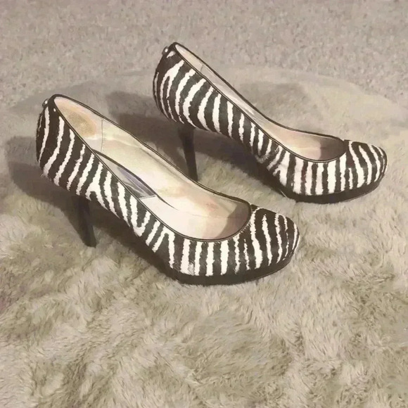 Michael Kors Real dyed cow hair zebra print heels. Size 7 1/2 - Picture 2 of 8